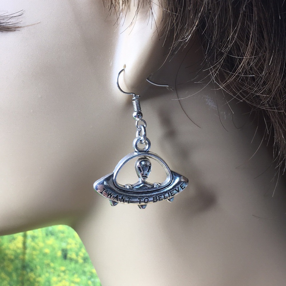 Alien Earrings - Picture 6 of 8